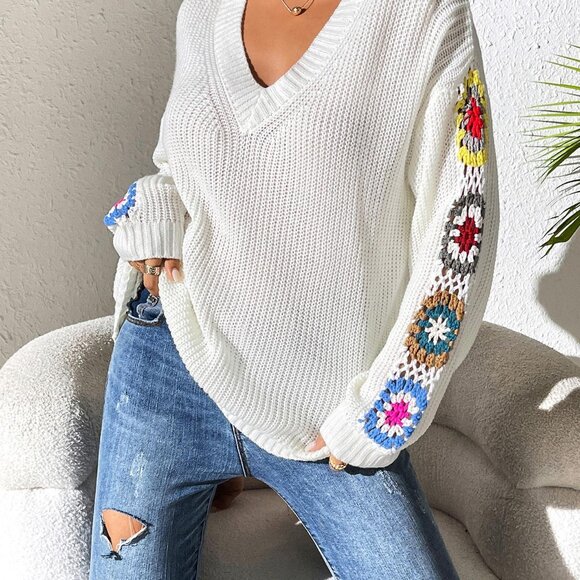 White Casual Women's V-Neck Stereo Hook Flower Lantern Sleeve Pullover Sweater - Picture 8 of 9